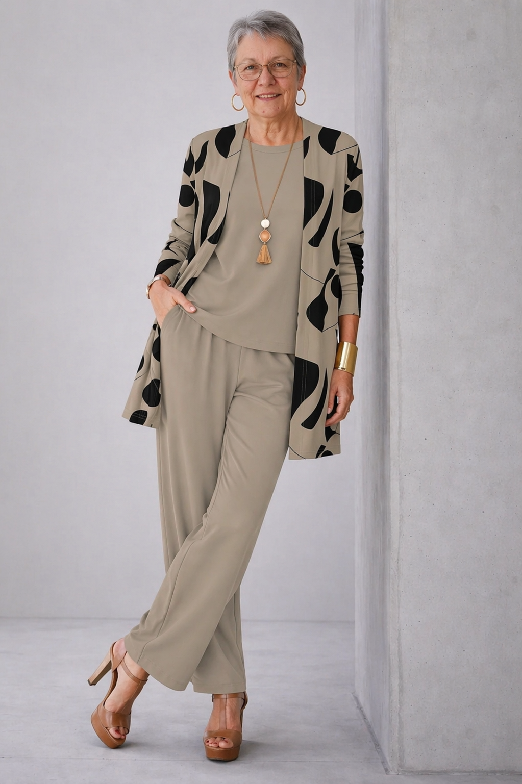 Taupe with black print / 5XL